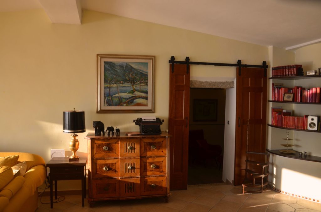 Durchgang vom Wohnzimmer ins Kaminzimmer und die weiteren Zimmer